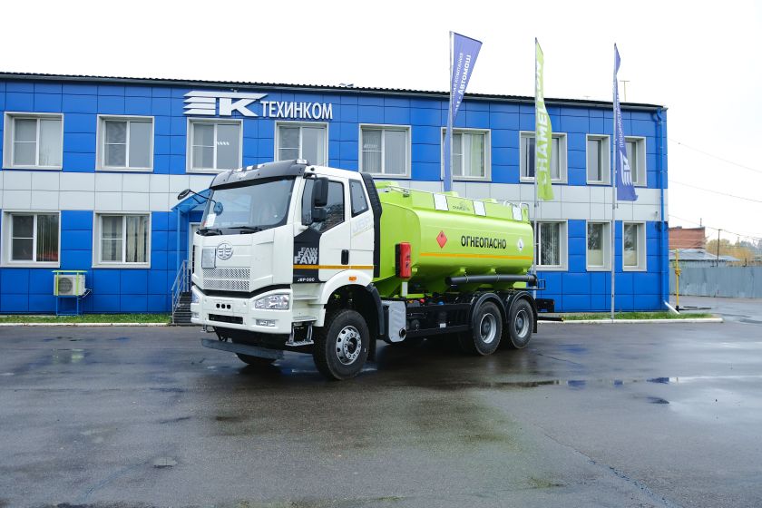 Автотопливозаправщик Chameleon-15 на шасси FAW J6 CA3250